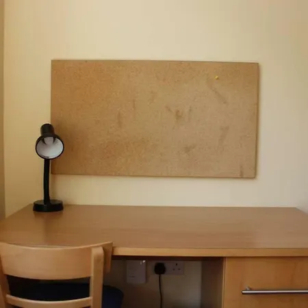 2 Bedroom On Griffith College Campus *